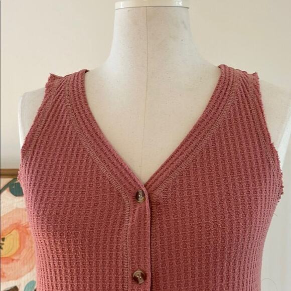 Women's Sleeveless Button-Down Top - Muted/Dark Pink - Picture 5 of 8